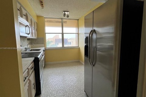 Condo in Lauderhill, Florida, 3 bedrooms  № 878130 - photo 27