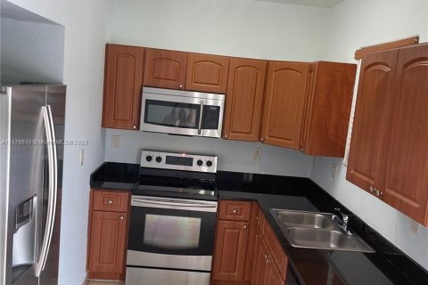 Townhouse in Hialeah, Florida 3 bedrooms, 123.37 sq.m. № 814655 - photo 8