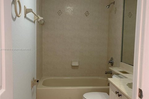 Townhouse in Hialeah, Florida 3 bedrooms, 123.37 sq.m. № 814655 - photo 14
