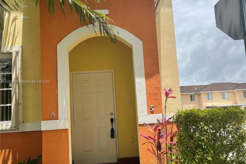 Townhouse in Hialeah, Florida 3 bedrooms, 123.37 sq.m. № 814655 - photo 2