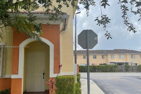 Townhouse in Hialeah, Florida 3 bedrooms, 123.37 sq.m. № 814655 - photo 1