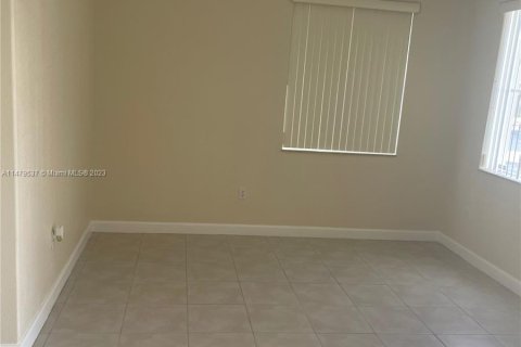 Townhouse in Hialeah, Florida 3 bedrooms, 139.35 sq.m. № 814656 - photo 8