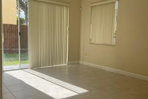 Townhouse in Hialeah, Florida 3 bedrooms, 139.35 sq.m. № 814656 - photo 4