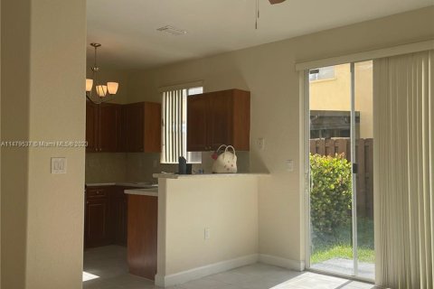 Townhouse in Hialeah, Florida 3 bedrooms, 139.35 sq.m. № 814656 - photo 17