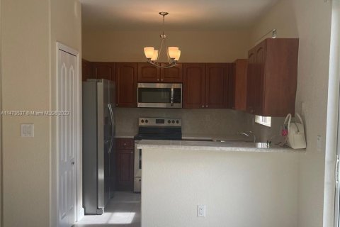 Townhouse in Hialeah, Florida 3 bedrooms, 139.35 sq.m. № 814656 - photo 6