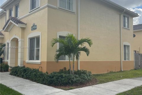 Купить таунхаус в Хайалиа, Флорида 3 спальни, 139.35м2, № 814656 - фото 3