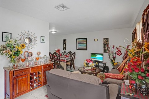 Immobilier commercial à vendre à Margate, Floride: 350.52 m2 № 969813 - photo 15
