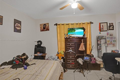 Propiedad comercial en venta en Margate, Florida, 350.52 m2 № 969813 - foto 3