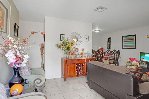 Immobilier commercial à vendre à Margate, Floride: 350.52 m2 № 969813 - photo 14