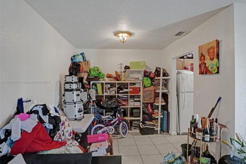 Propiedad comercial en venta en Margate, Florida, 350.52 m2 № 969813 - foto 26