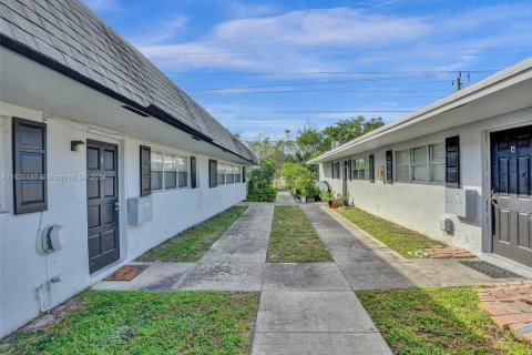Immobilier commercial à vendre à Margate, Floride: 350.52 m2 № 969813 - photo 10