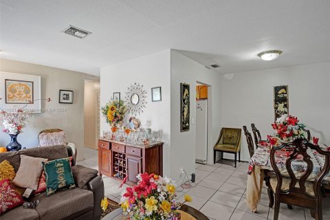 Immobilier commercial à vendre à Margate, Floride: 350.52 m2 № 969813 - photo 17