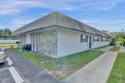 Immobilier commercial à vendre à Margate, Floride: 350.52 m2 № 969813 - photo 1