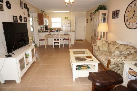 Condo in Punta Gorda, Florida, 2 bedrooms  № 466813 - photo 2