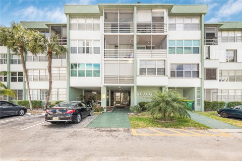 Condo in Hollywood, Florida, 1 bedroom  № 1141157 - photo 29