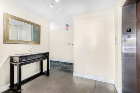 Condo in Hollywood, Florida, 1 bedroom  № 1141157 - photo 3