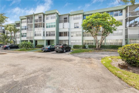 Condo in Hollywood, Florida, 1 bedroom  № 1141157 - photo 11