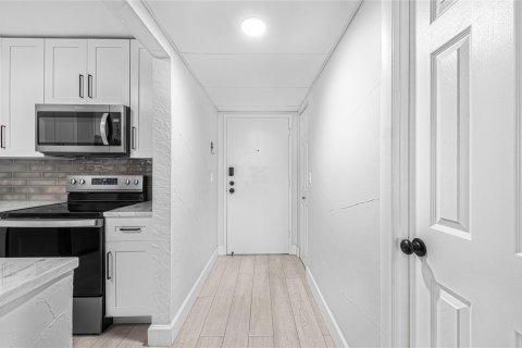 Condo in Hollywood, Florida, 1 bedroom  № 1141157 - photo 27