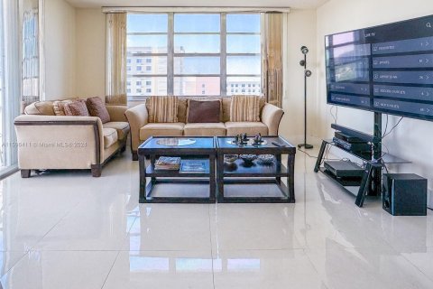 Condo in Aventura, Florida, 2 bedrooms  № 1215277 - photo 13