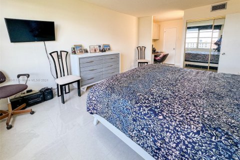 Condo in Aventura, Florida, 2 bedrooms  № 1215277 - photo 15