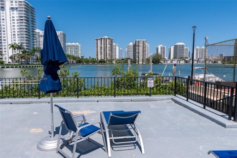 Condo in Aventura, Florida, 2 bedrooms  № 1215277 - photo 19