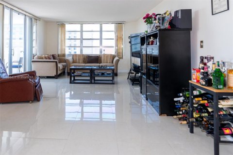 Condo in Aventura, Florida, 2 bedrooms  № 1215277 - photo 12