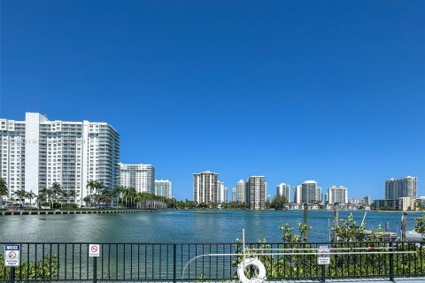 Condo in Aventura, Florida, 2 bedrooms  № 1215277 - photo 28