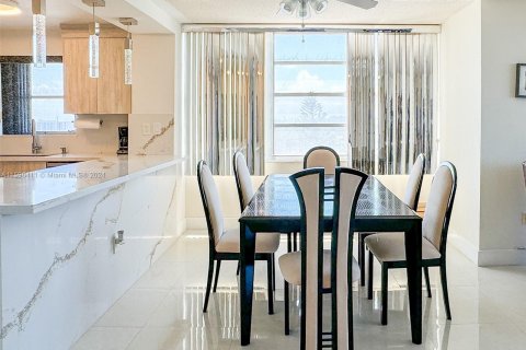 Condo in Aventura, Florida, 2 bedrooms  № 1215277 - photo 11