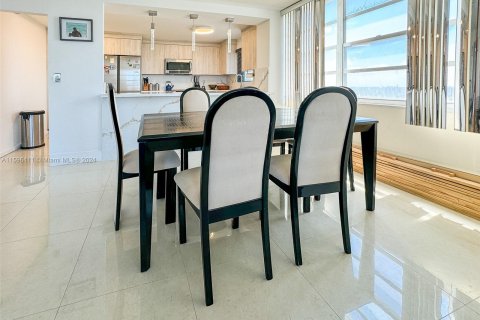 Condo in Aventura, Florida, 2 bedrooms  № 1215277 - photo 10