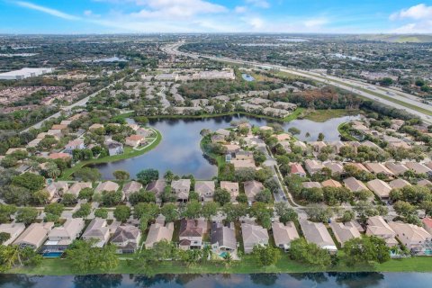 Villa ou maison à vendre à Coconut Creek, Floride: 4 chambres, 248.42 m2 № 950028 - photo 9