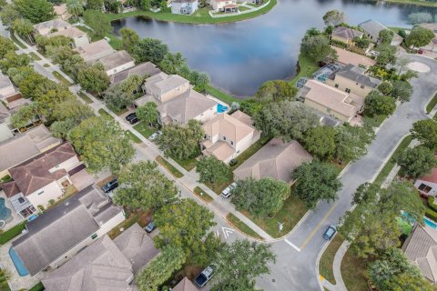 Casa en venta en Coconut Creek, Florida, 4 dormitorios, 248.42 m2 № 950028 - foto 11