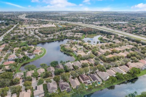 Villa ou maison à vendre à Coconut Creek, Floride: 4 chambres, 248.42 m2 № 950028 - photo 8