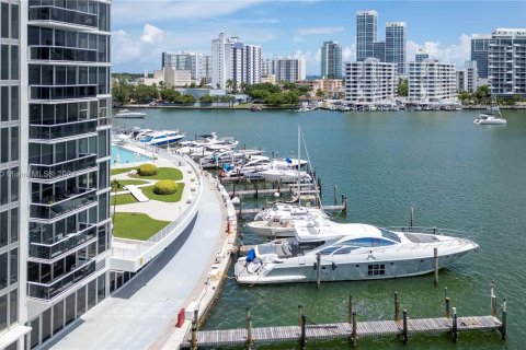 Condo in Miami Beach, Florida, 2 bedrooms  № 1348004 - photo 25