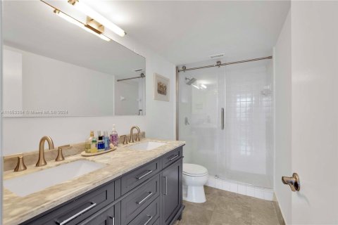 Condo in Miami Beach, Florida, 2 bedrooms  № 1348004 - photo 20