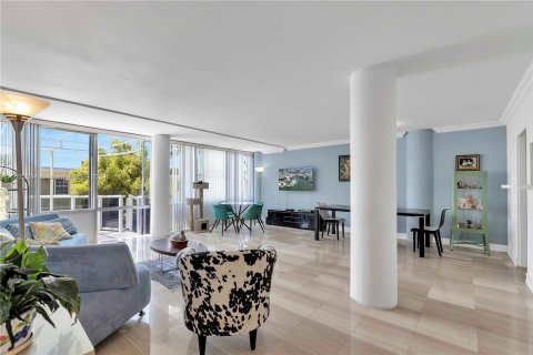 Condo in Miami Beach, Florida, 2 bedrooms  № 1348004 - photo 2