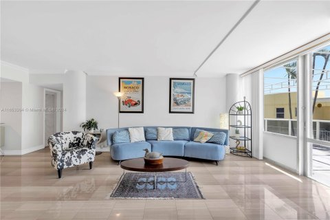 Condo in Miami Beach, Florida, 2 bedrooms  № 1348004 - photo 7