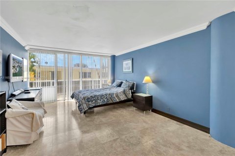 Condo in Miami Beach, Florida, 2 bedrooms  № 1348004 - photo 18