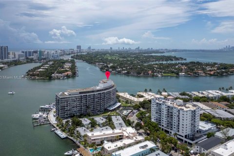 Condo in Miami Beach, Florida, 2 bedrooms  № 1348004 - photo 1