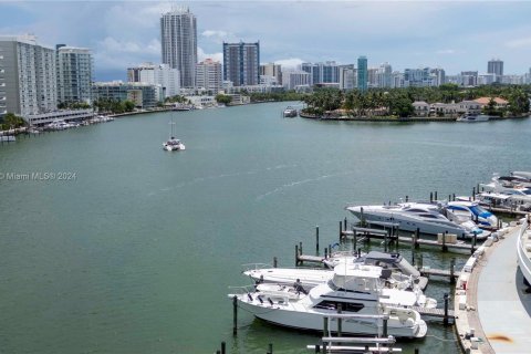 Condo in Miami Beach, Florida, 2 bedrooms  № 1348004 - photo 26