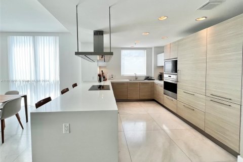 Condo in North Miami Beach, Florida, 2 bedrooms  № 1348333 - photo 12