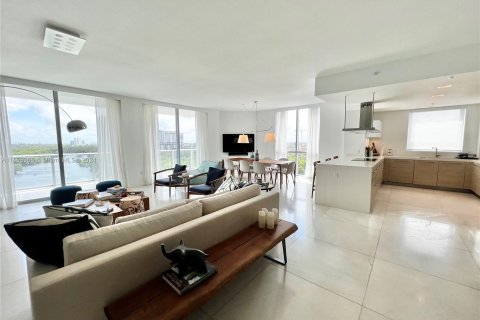 Copropriété à louer à North Miami Beach, Floride: 2 chambres, 181.9 m2 № 1348333 - photo 4