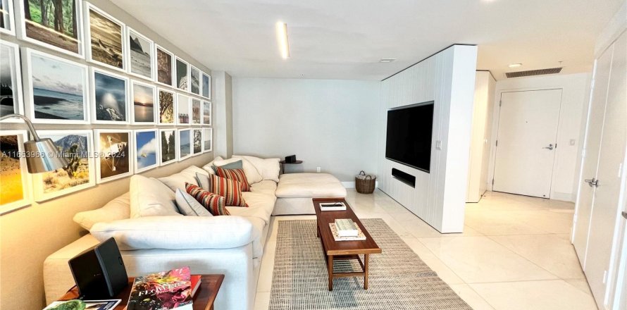 Condo in North Miami Beach, Florida, 2 bedrooms  № 1348333