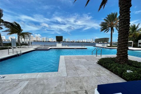 Copropriété à louer à North Miami Beach, Floride: 2 chambres, 181.9 m2 № 1348333 - photo 28