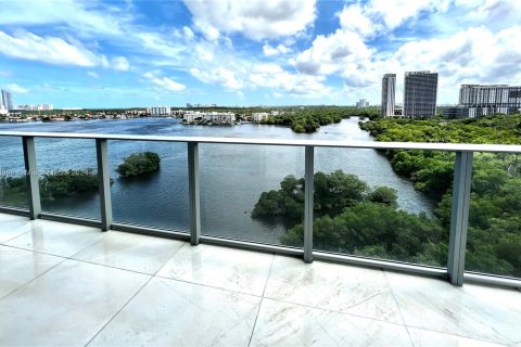 Condo in North Miami Beach, Florida, 2 bedrooms  № 1348333 - photo 21