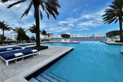 Copropriété à louer à North Miami Beach, Floride: 2 chambres, 181.9 m2 № 1348333 - photo 29