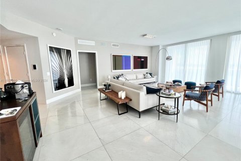 Copropriété à louer à North Miami Beach, Floride: 2 chambres, 181.9 m2 № 1348333 - photo 2