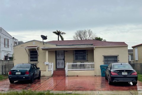 Casa en venta en Miami, Florida, 4 dormitorios, 179.77 m2 № 1348006 - foto 1