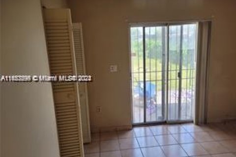 House in Miami, Florida 2 bedrooms, 211.35 sq.m. № 1348003 - photo 2