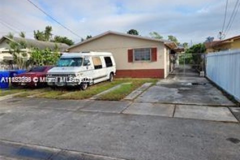 Villa ou maison à louer à Miami, Floride: 2 chambres, 211.35 m2 № 1348003 - photo 4