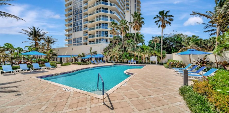 Condominio en Hollywood, Florida, 3 dormitorios  № 1417207